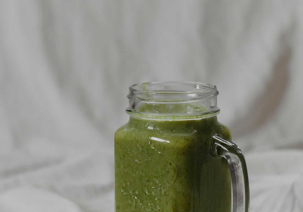 Energize Your Mornings with the Ultimate Daily Shake Mango and Spinach Smoothie